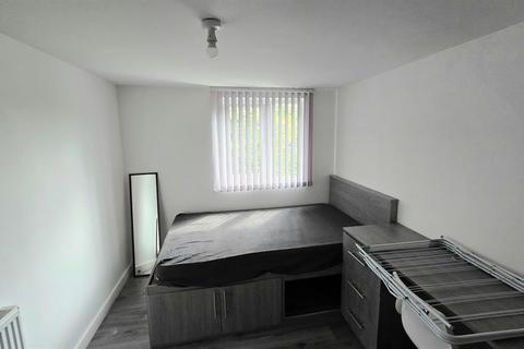 8 bedroom house to rent, Park Range, Manchester M14