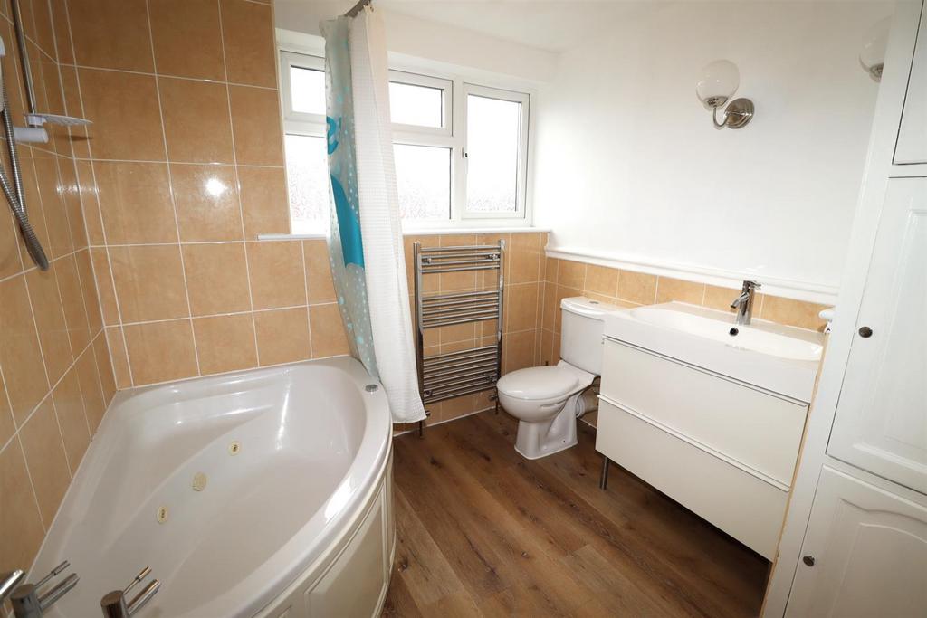 Bathroom.JPG