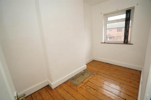 3 bedroom end of terrace house to rent, Peabody Street, Bolton