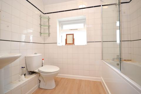 3 bedroom flat to rent, Dorset Court, - Cumberland Park, London W3 6SY