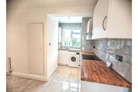 1 bedroom apartment for sale, Peter's Court,93 Kings Aveune