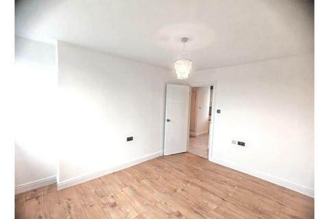 1 bedroom apartment for sale, Peter's Court,93 Kings Aveune