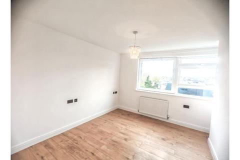 1 bedroom apartment for sale, Peter's Court,93 Kings Aveune
