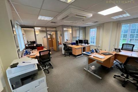Office to rent, Market Pl Ringwood BH24 1AN