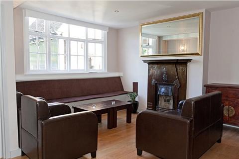 Pub to rent, Hampton Court Rd East Molesey KT8 9BW