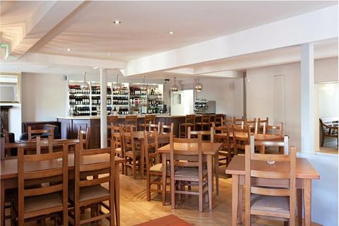 Pub to rent, Hampton Court Rd East Molesey KT8 9BW