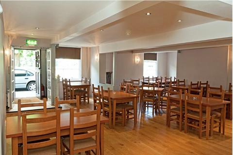 Pub to rent, Hampton Court Rd East Molesey KT8 9BW