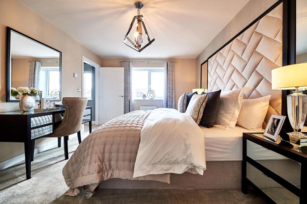 King-size bedroom with space for a dressing...
