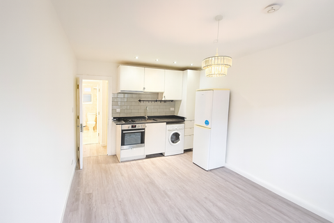 2 bedroom maisonette to rent, Kentish Town, London NW5