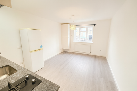2 bedroom maisonette to rent, Kentish Town, London NW5