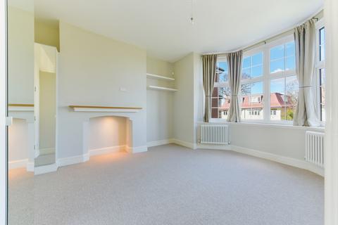 2 bedroom apartment to rent, Augustus Road, SW19