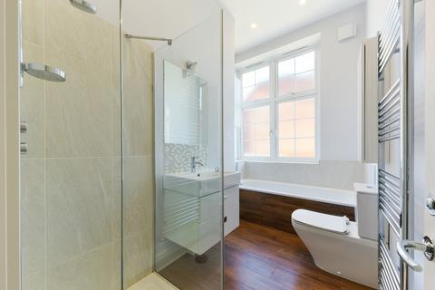 2 bedroom apartment to rent, Augustus Road, SW19