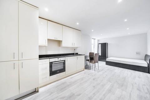 Studio to rent, Brixton Road, Brixton, London, SW9