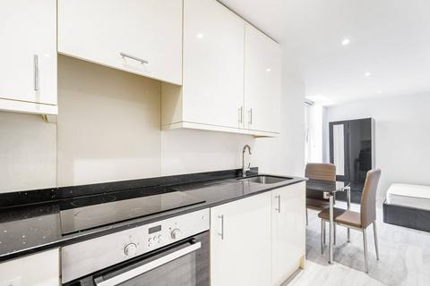 Studio to rent, Brixton Road, Brixton, London, SW9