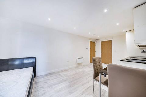 Studio to rent, Brixton Road, Brixton, London, SW9