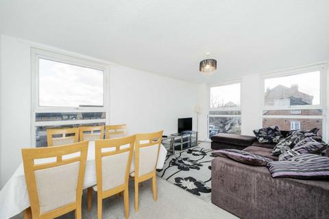 Friern Barnet Road, London N11