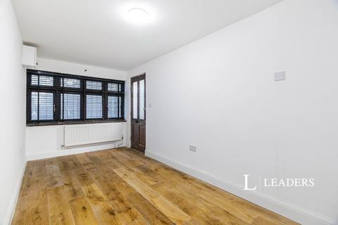 Studio to rent, Reynolds Road, New Malden, KT3