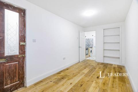Studio to rent, Reynolds Road, New Malden, KT3