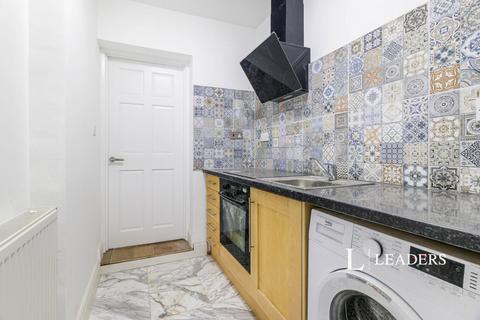Studio to rent, Reynolds Road, New Malden, KT3