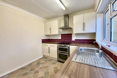 2 bedroom apartment to rent, Montrose Close, Goring-by-Sea