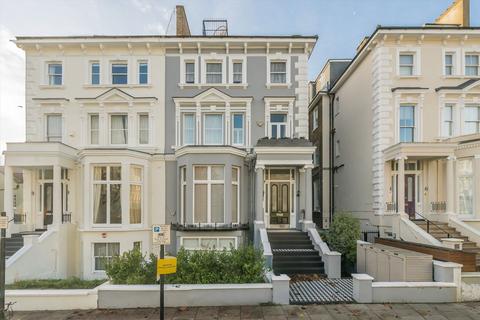 3 bedroom flat to rent, Belsize Park Gardens, London NW3