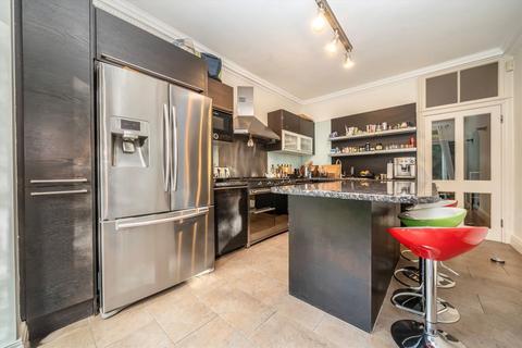 3 bedroom flat to rent, Belsize Park Gardens, London NW3