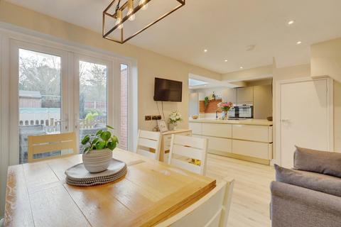 3 bedroom semi-detached house for sale, Lodge Close, Benfleet, SS7