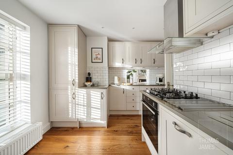 undefined, High Street, Southgate, N14