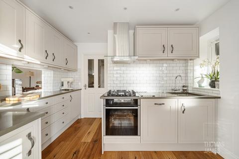 3 bedroom flat for sale, High Street, Southgate, N14