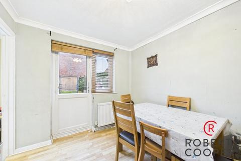 2 bedroom end of terrace house for sale, Lyneham Walk, Pinner, HA5