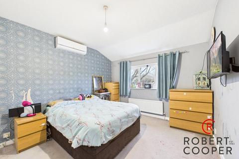 2 bedroom end of terrace house for sale, Lyneham Walk, Pinner, HA5