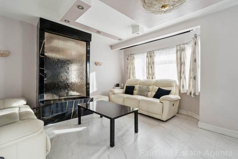 undefined, Carpenders Avenue, Carpenders Park