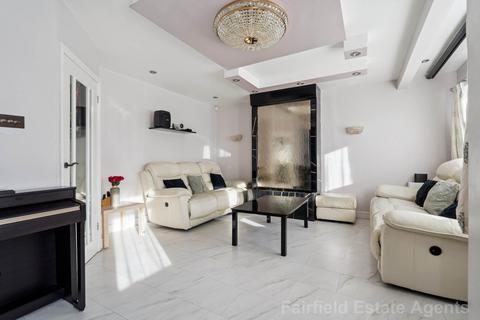 undefined, Carpenders Avenue, Carpenders Park