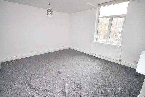 4 bedroom terraced house to rent, Oakleigh Terrace, Todmorden OL14