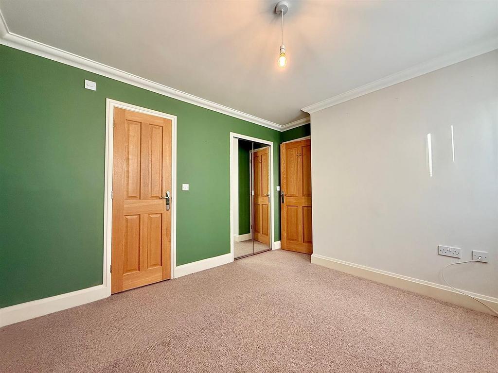 Bedroom 1.jpg