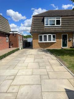 3 bedroom detached house to rent, Church Avenue, Chelmsford, CM1