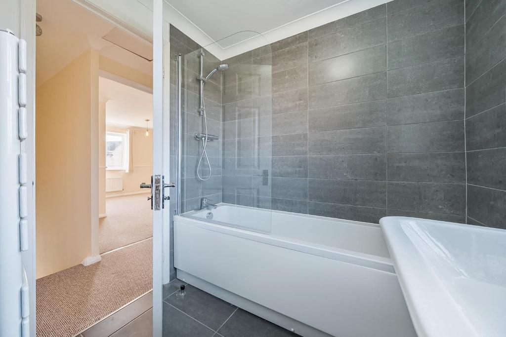 2nd view BATHROOM.jpg