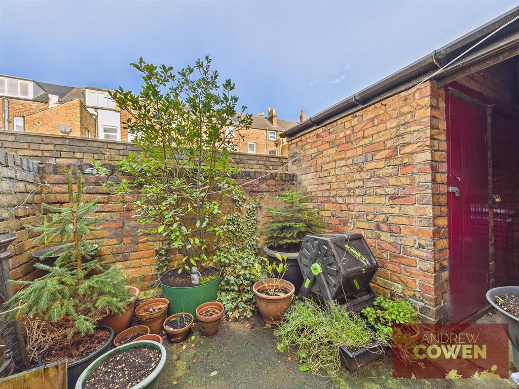 CAM05382 G0-PR0077-STILL037.jpg