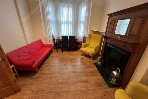 undefined, Second Avenue, Hendon, London