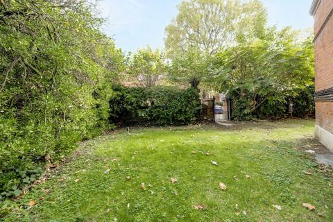 3 bedroom flat to rent, Fairhazel Gardens, London NW6