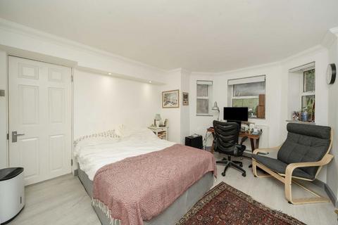 3 bedroom flat to rent, Fairhazel Gardens, London NW6