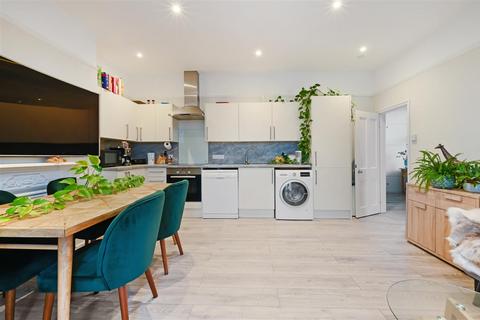 2 bedroom apartment to rent, Leopold Road, Wimbledon SW19