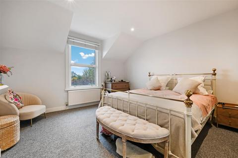 2 bedroom apartment to rent, Leopold Road, Wimbledon SW19