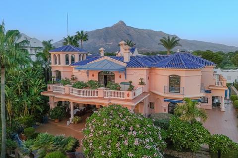 6 bedroom property, Nueva Andalucía. Marbella.