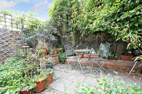 2 bedroom flat to rent, Raynham Road, Hammersmith W6