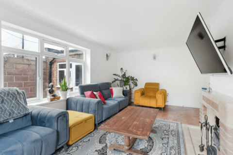 5 bedroom detached house to rent, Ruden Way Epsom KT17
