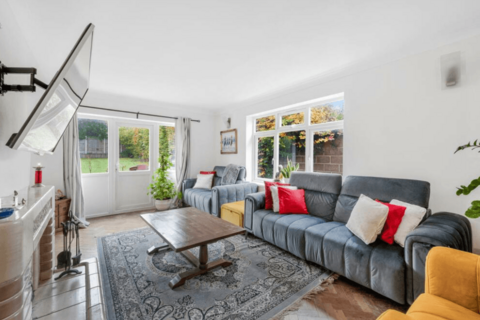 5 bedroom detached house to rent, Ruden Way Epsom KT17