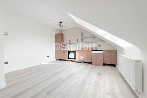Seven Sisters Road, London, N15