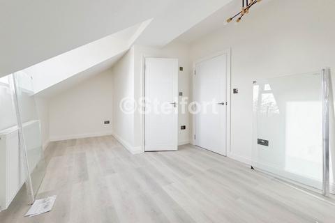 undefined, Seven Sisters Road, London, N15
