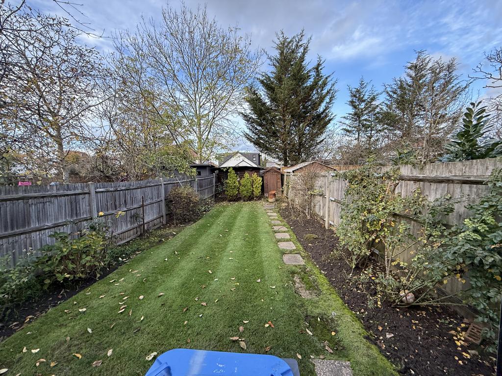 Gardens to Front & Rear